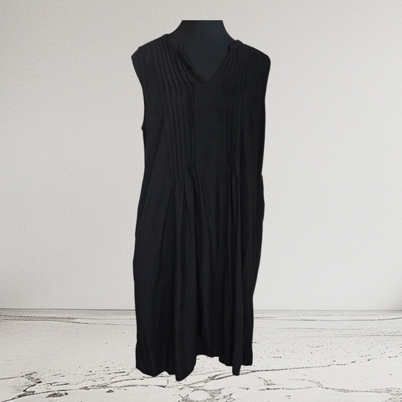 Denver Hayes Dresses & Skirts - Denver Hayes Black Pleated Midi Dress Size L